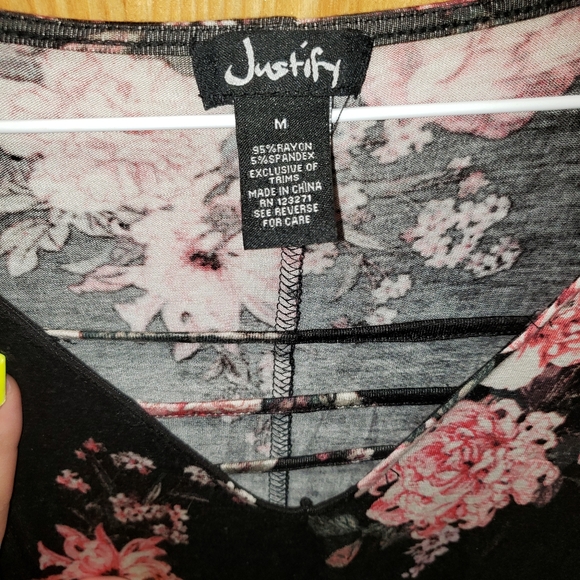 🌵Black/Floral Long Sleeve Mini Dress - Picture 2 of 2